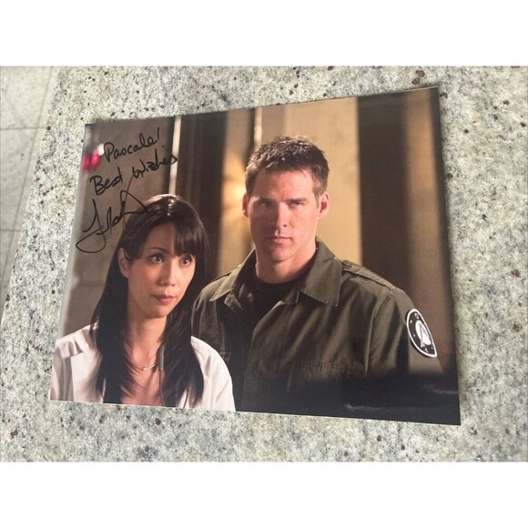 Lexa Doig (Stargate Atlantis) 8x10 authentic signed photo - Picture 3 of 3